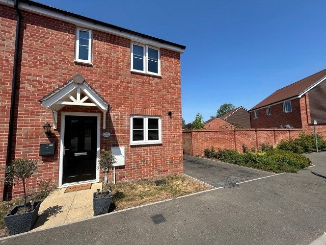 107 Tanners Meadow, Brockham, Surrey